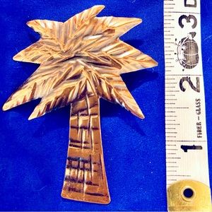 Palm tree pin